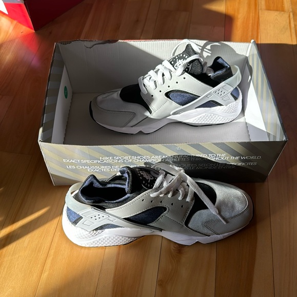 Nike Other - Men’s Nike Air Hurache Grey Fog Obsidian Sneaker